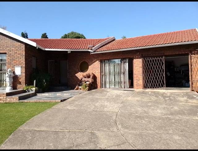 4 BEDROOM HOUSE FOR SALE IN ALBERTSDAL